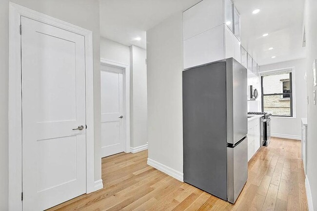 Photo - 7101 Shore Rd