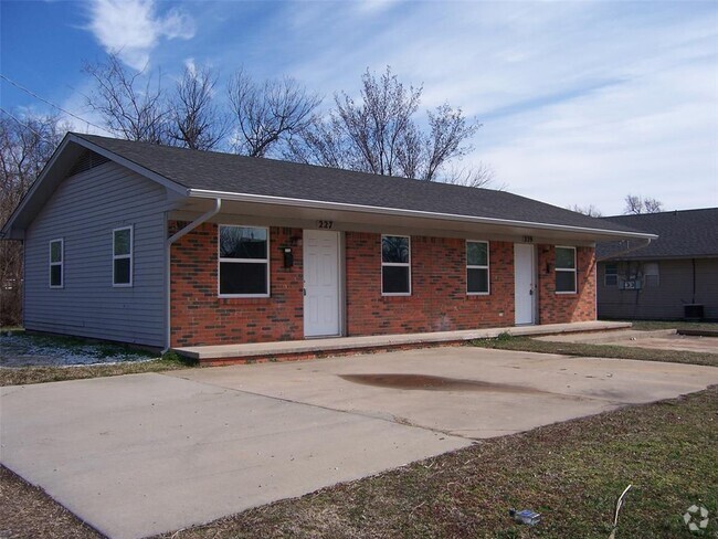 Building Photo - 227 S Findlay Ave Rental