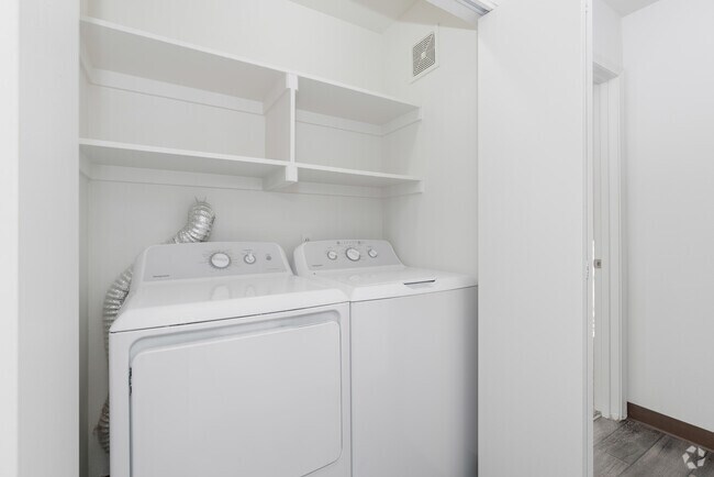 3BR, 2BA - 1,185SF - Laundry