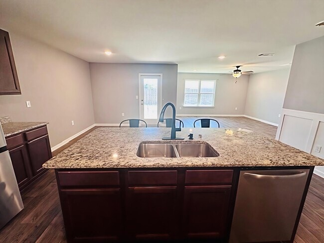 Photo - 833 Moorhen Wy