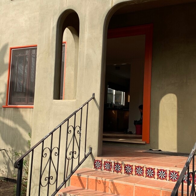 Photo - 1829 S Cloverdale Ave Unit 1829