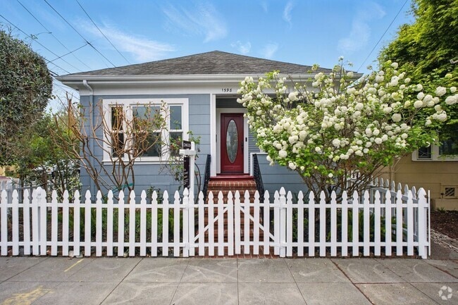 Building Photo - 1598 Pacific Ave Rental