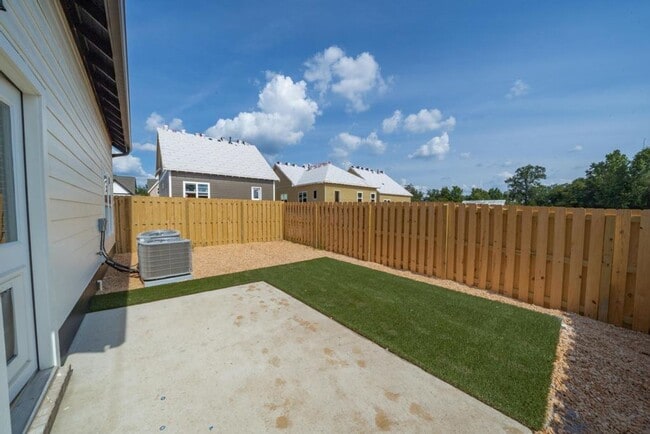 Photo - Primary suite on main level with bonus loft upstairs!