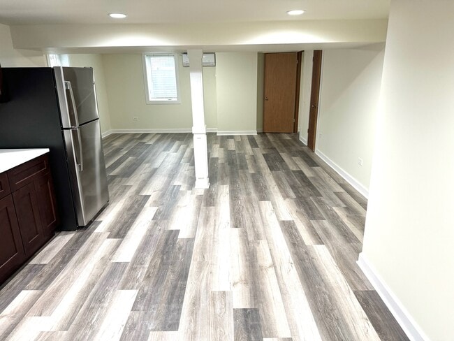 Building Photo - 10351 Cambridge St Unit G2