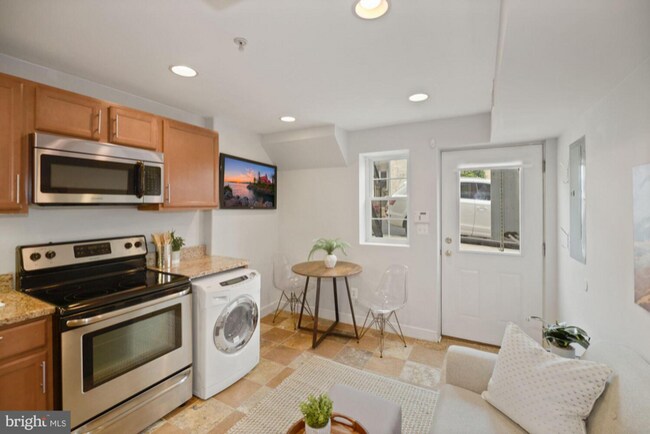 Photo - 518 Hobart Pl NW Unit 1