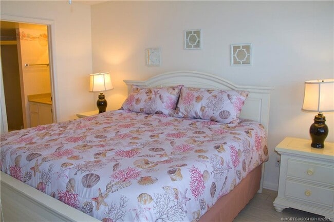 Building Photo - 4620 NE Sandpebble Trce Unit 405