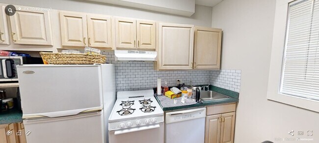 Building Photo - 14 JFK St Rental