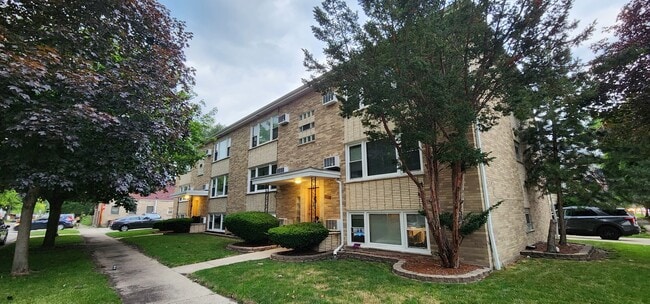 Building Photo - 6801 13th St Unit 2E Rental