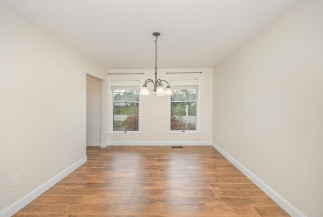 Photo - 125 Fieldstone Dr