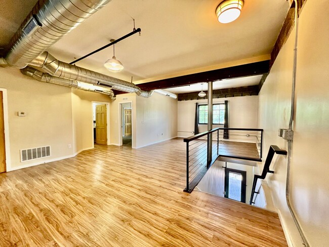 Spacious loft in Olde Town Arvada - Spacious loft in Olde Town Arvada