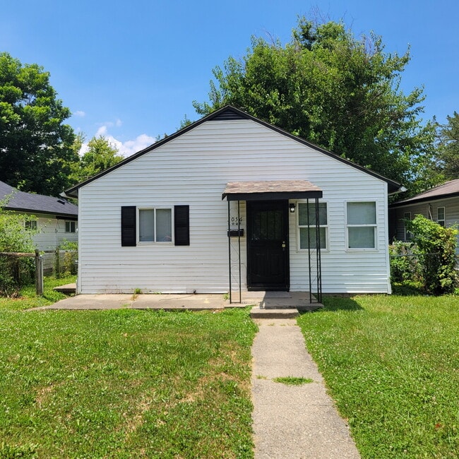 Building Photo - 3 Bedroom only a couple of blocks from popular Washington Park