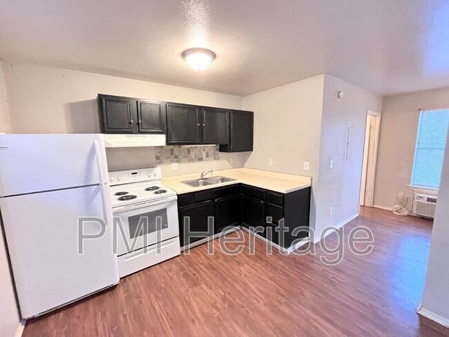 Photo - 809 E Huntsville Ave Unit Apt 105
