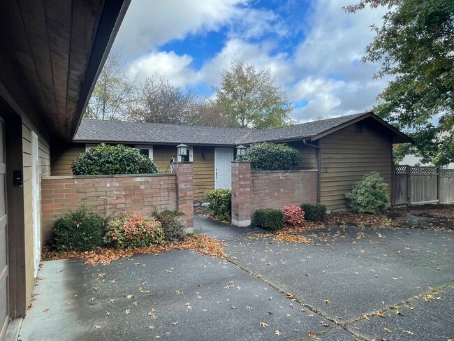 Photo - ***PENDING APPLICATION***Great Home on Corner Lot!