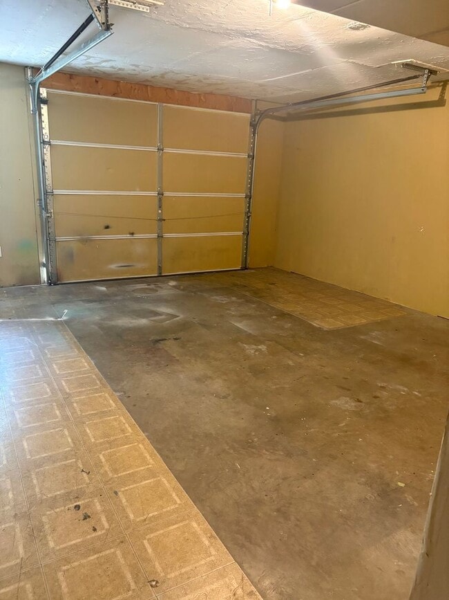 Photo - 3 Bedroom/1.5 Bath End Unit, Parking-Cherr...