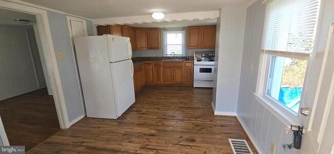 Photo - 1057 Foreman Ln