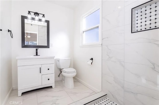 Photo - 7916 Limerick Ave