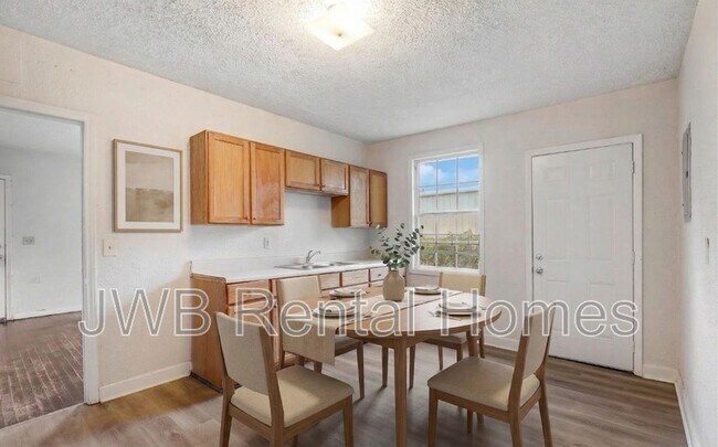 Photo - 330 W 26th St