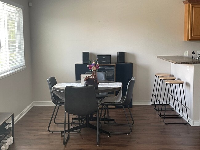 Photo - 1491 420 W