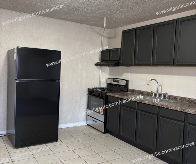 Building Photo - Cozy 3 Bedrooms • 1 Bathroom house in Gary, IN