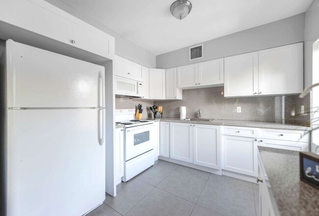 Photo - 437 NE 69th St Unidad FL2-ID1022318P