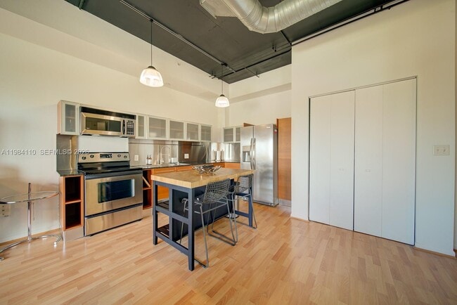 Photo - 10 SW South River Dr Unit 708