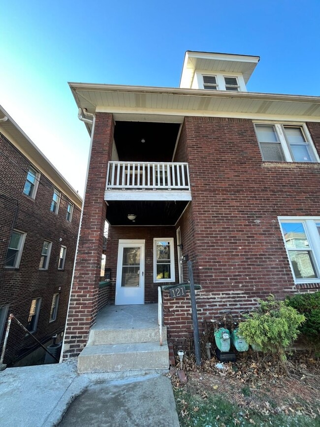 Building Photo - 121 W Virginia Ave Unit Apt #1