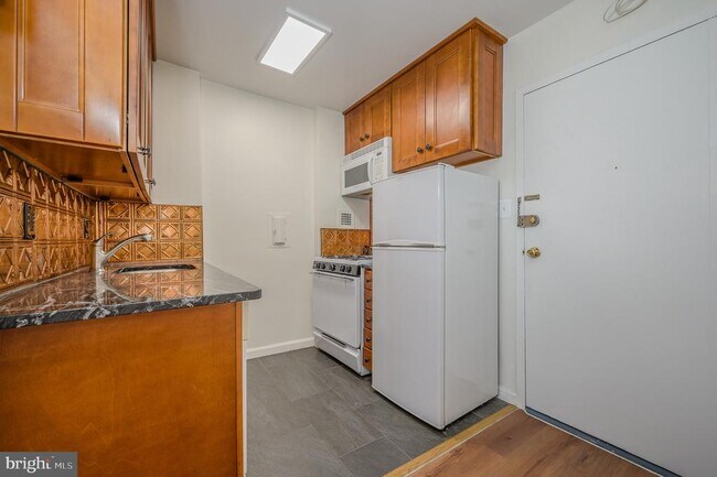 Photo - 922 24th St NW Unit 414