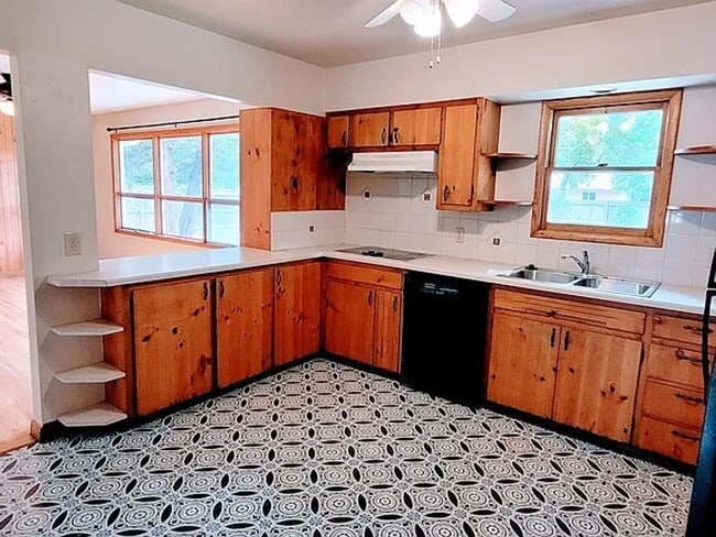 Photo - 1321 Lakewood Dr