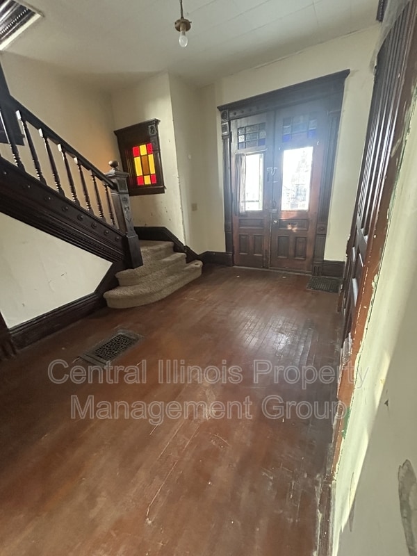 Photo - 407 E Monroe St