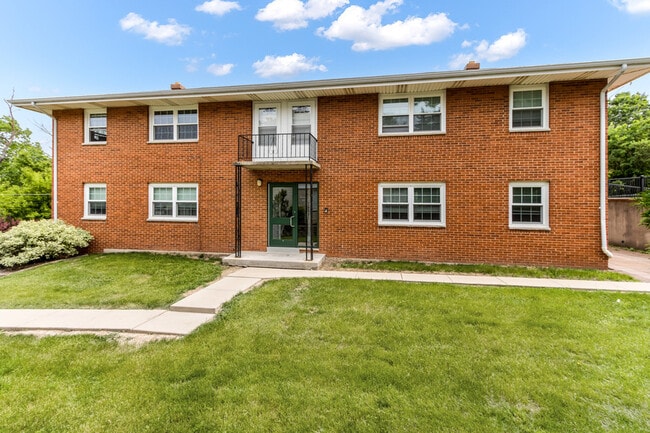 Building Photo - W164N8815 Mill St Unit 1