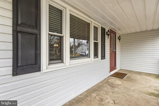 Photo - 9117 Smith Ave