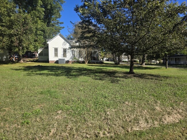 Photo - 505 Ave 2 NE