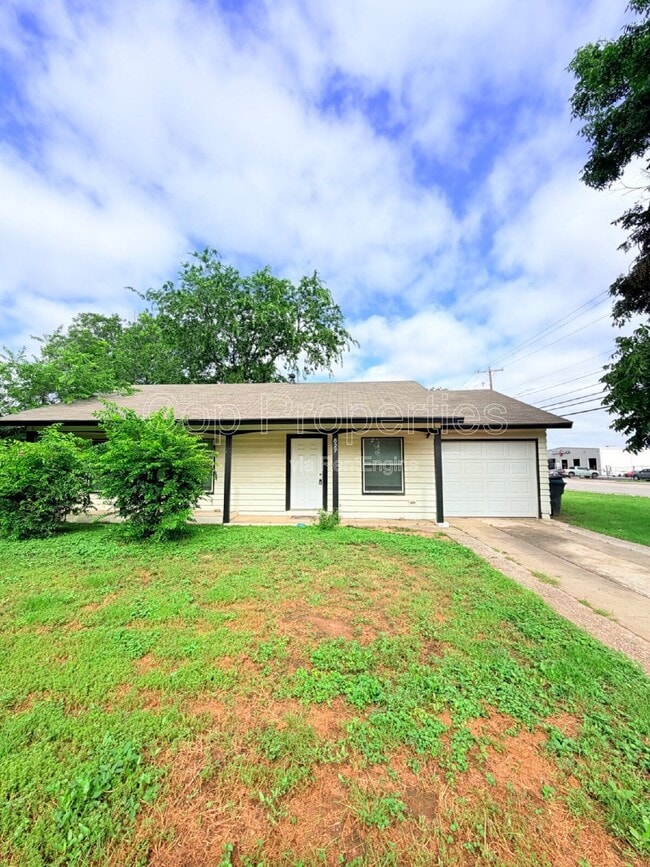 Building Photo - 827 Dunwoodie Dr