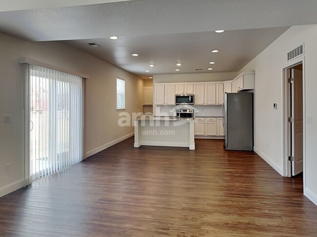 Photo - 10187 Dover St