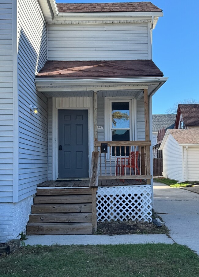 Building Photo - 6th Street/Grant