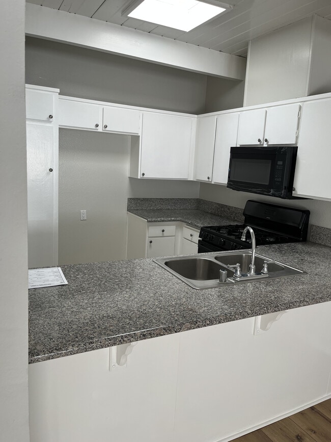 Photo - 11110 Moorpark St