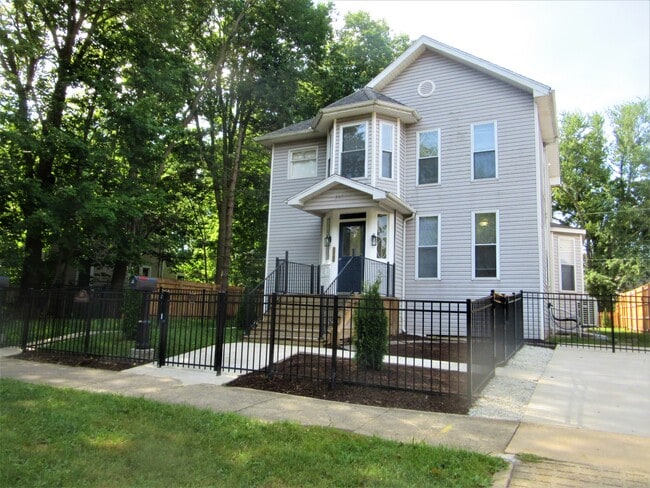 Photo - 307 W Columbia Ave