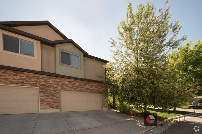 Building Photo - Stunning Row End Townhome In Excellent Loc...