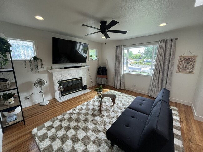 Photo - Charming 3 bedroom, 2 bathroom home for rent in Granite Bay, CA!