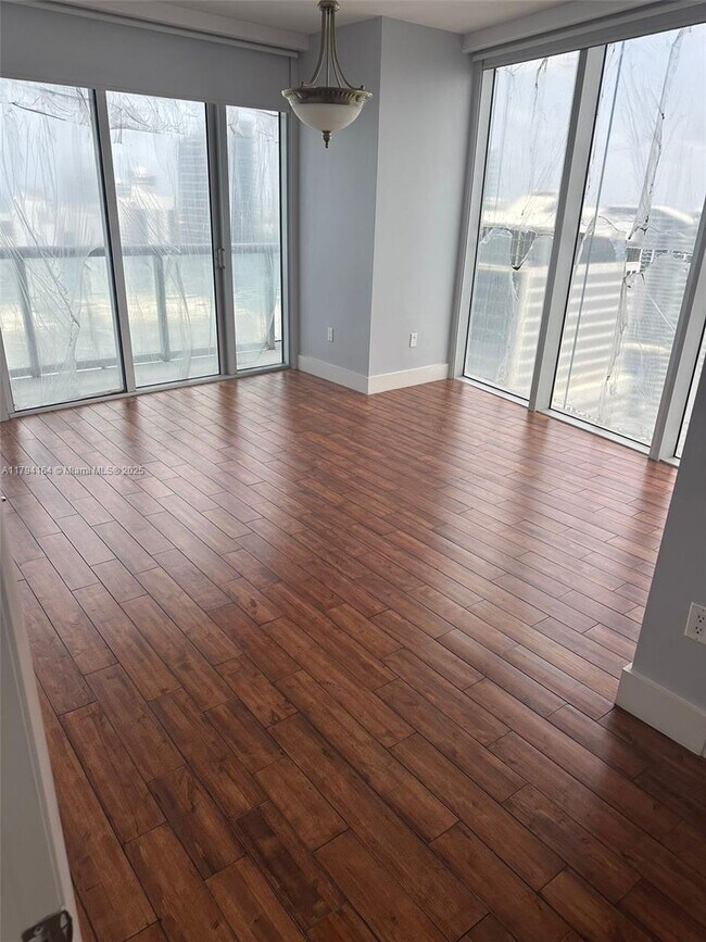 Photo - 495 Brickell Ave Unidad 5211
