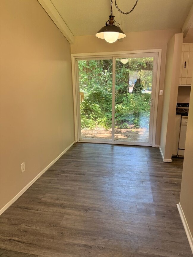 Photo - 905 Forest Dale Ln Unidad B