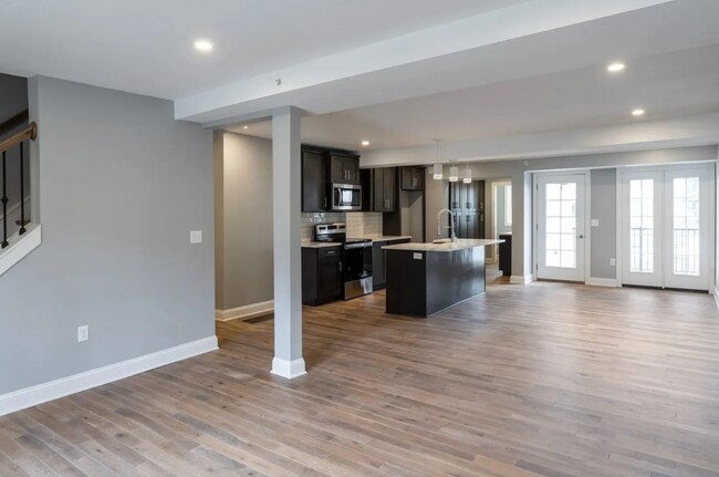 Photo - 4462 Broadway Blvd