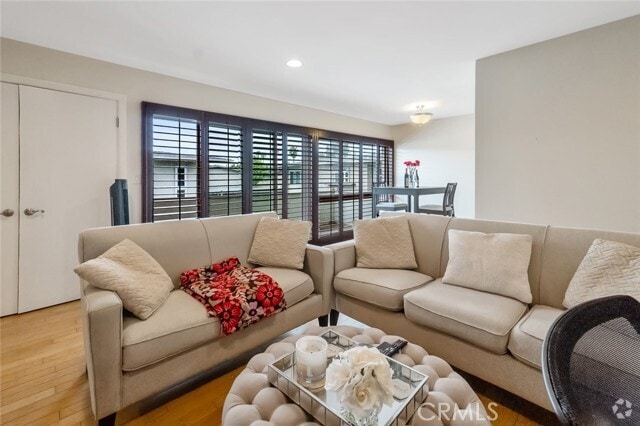 Building Photo - 1720 Westcliff Dr Unit 10 Rental
