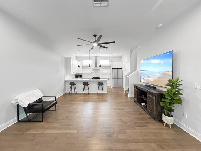 Photo - Stunning Townhome in the Heart of Tampa with Rooftop Terrace - 3beds|3.5bath