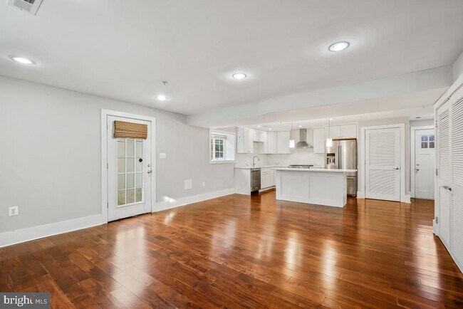 Photo - 837 Shepherd St NW