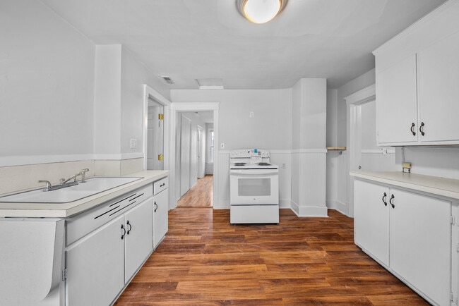 Photo - 1033 Helen St NE Unidad 2