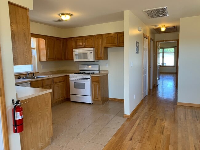 732 Cleveland Ave Unit 1F GF