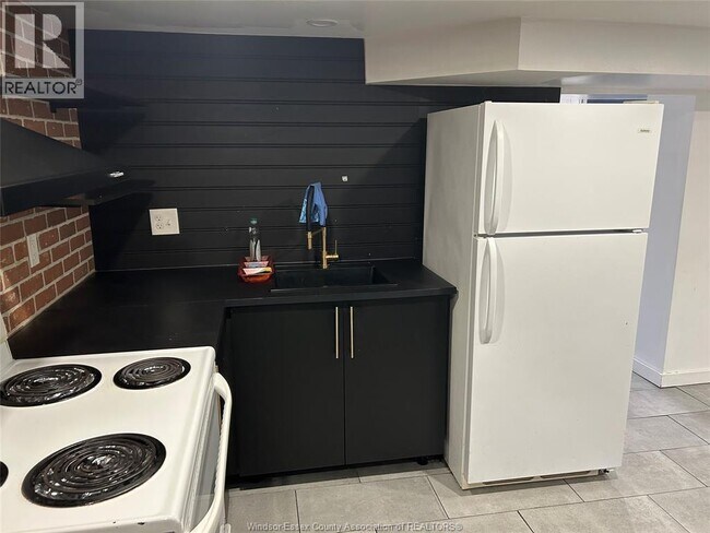 Photo - 1677 Betts Ave