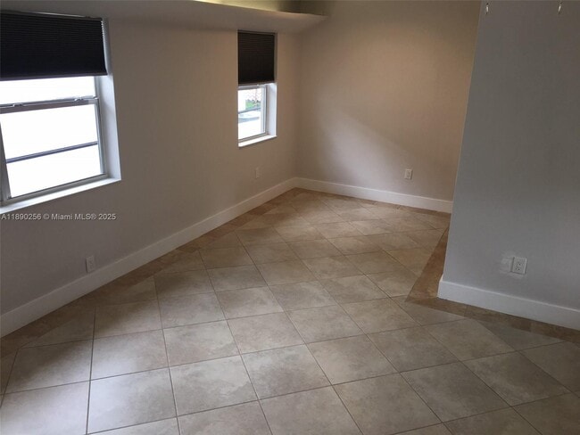 Building Photo - 125 Edgewater Dr Unit 11