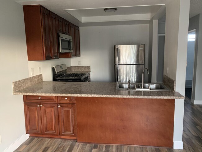 Photo - 1243 Fedora St